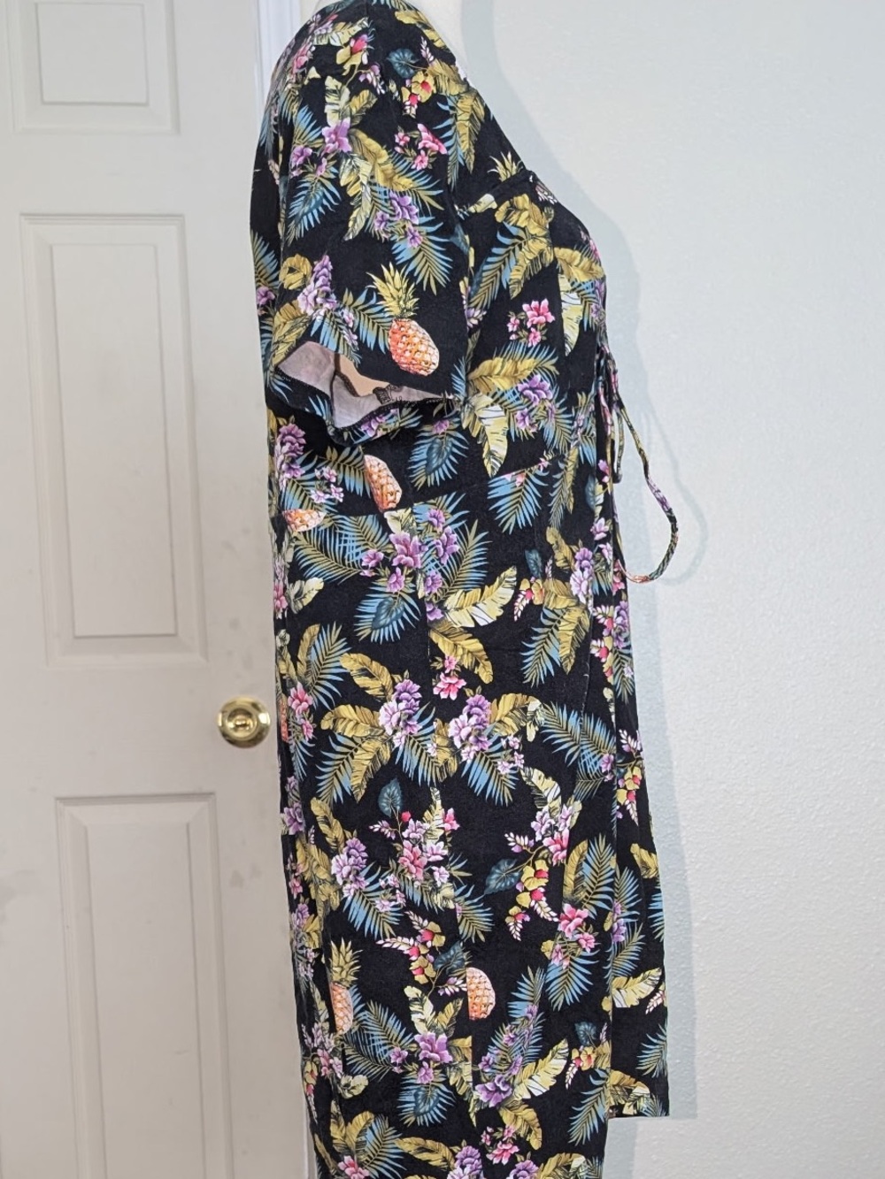 Forever 21 Black Floral Trim Top